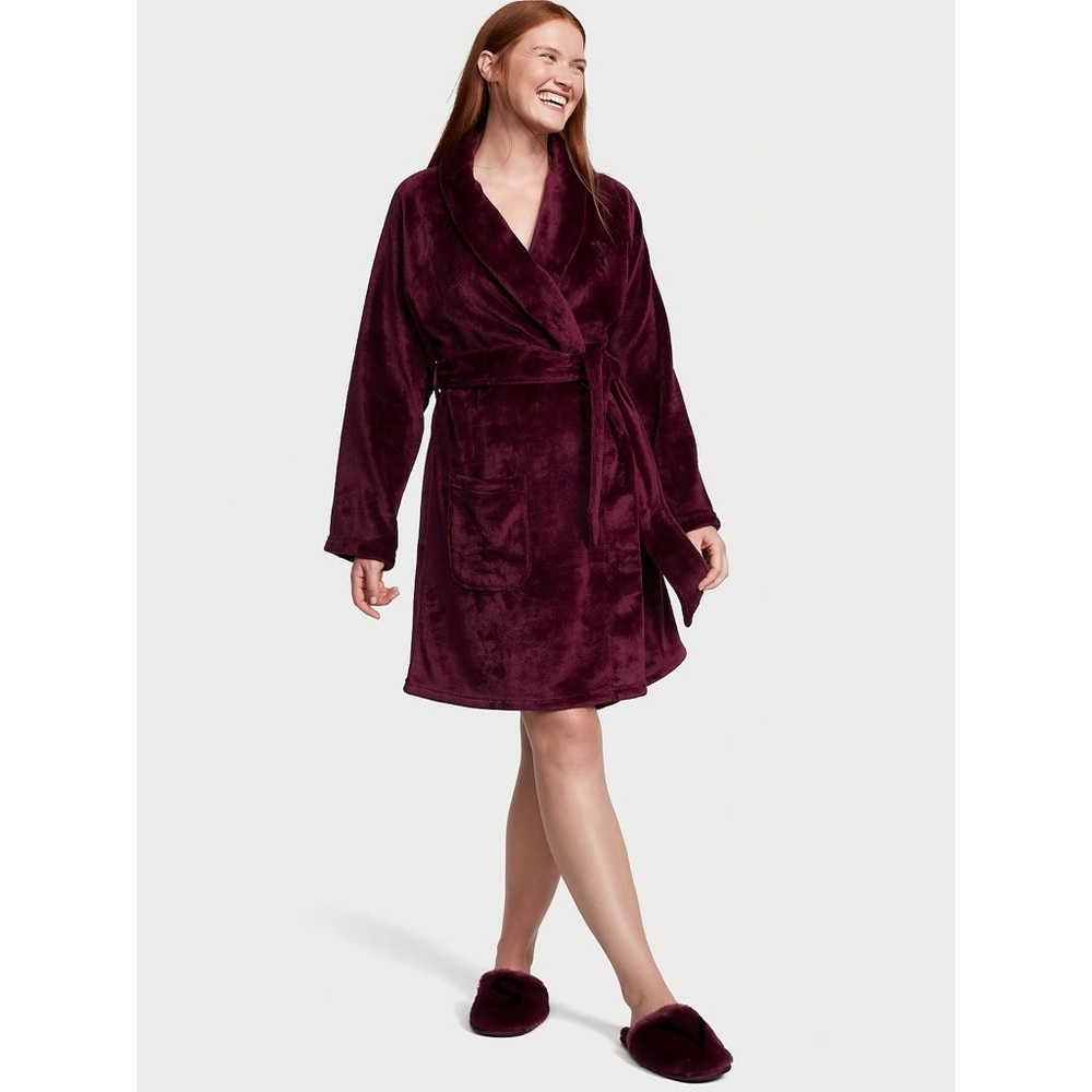 Victoria’s secret burgundy soft cozy short robe size XS/S